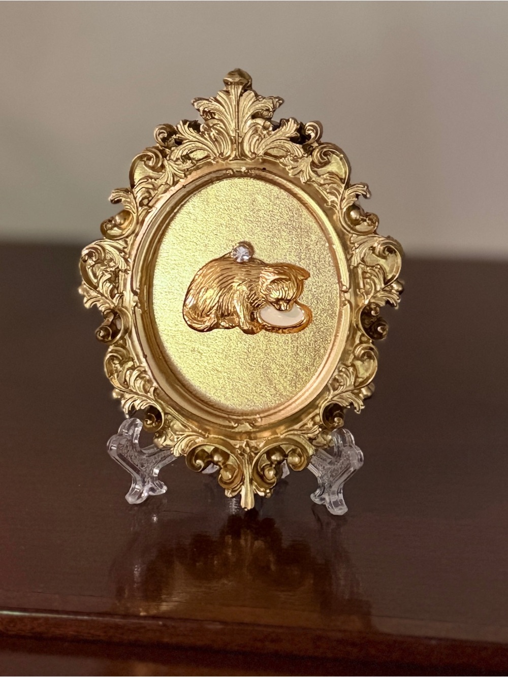 Baroque Gold-Tone Cat Themed Refrigerator Magnet Hand Crafted Avon Cat Charm - Picture 8 of 8